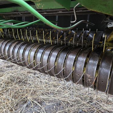 Пресс-подборщик John Deere 580, 1997