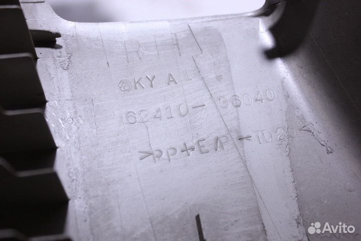Обшивка стойки правая Toyota Camry v40