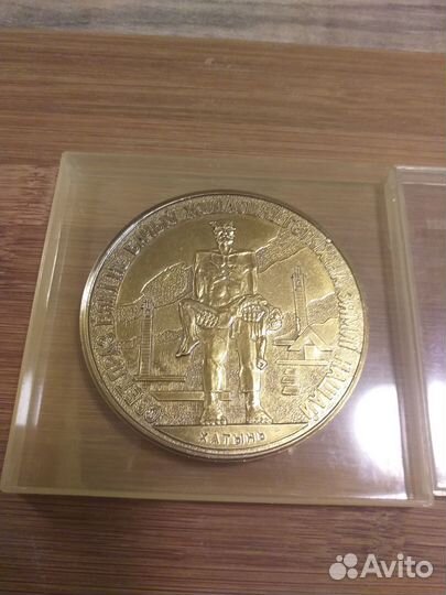 Памятная медаль настольная 