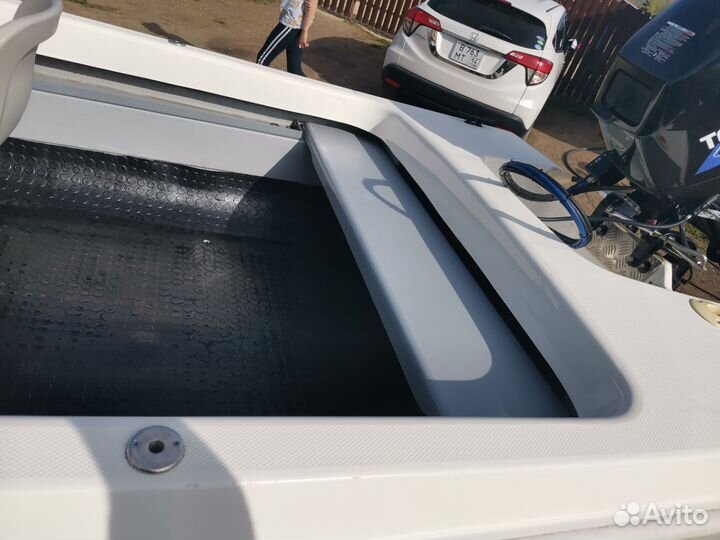 Лодка с мотором