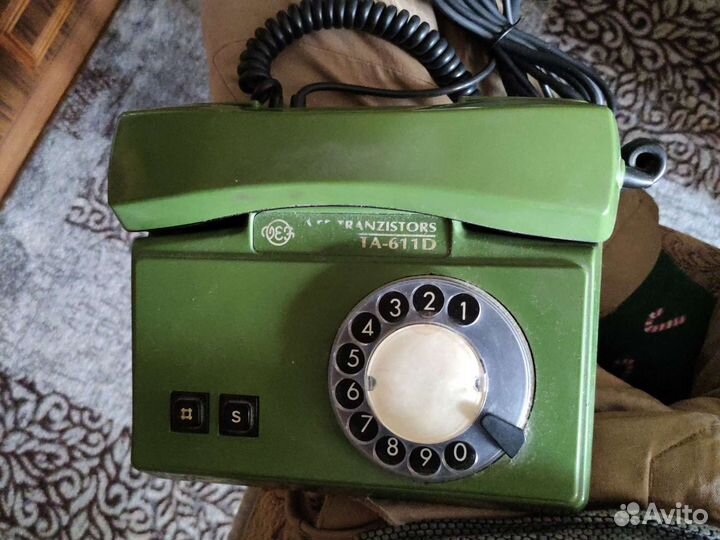 Старинный телефон