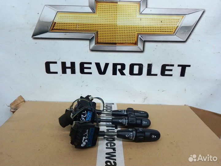 Правый подрулевой переключатель Авео Т250