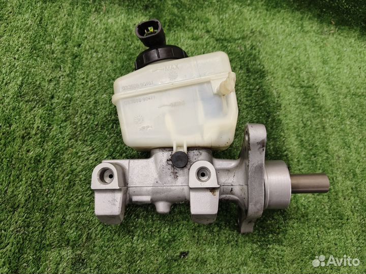 Главный тормозной цилиндр Renault duster 1