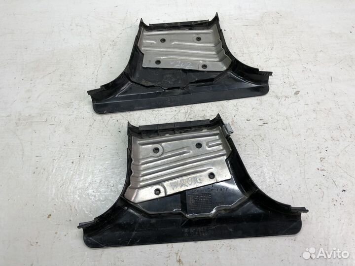 Обшивка стойки нижняя для Mercedes W202