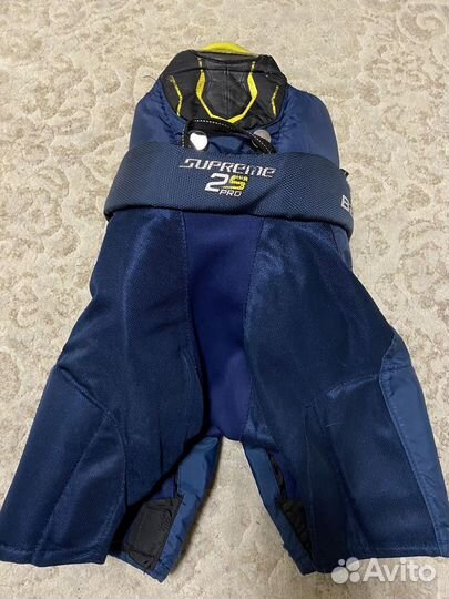 Хоккейные шорты и коньки