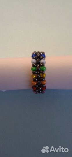 Кольцо из бисера чёрное с радужными вставками