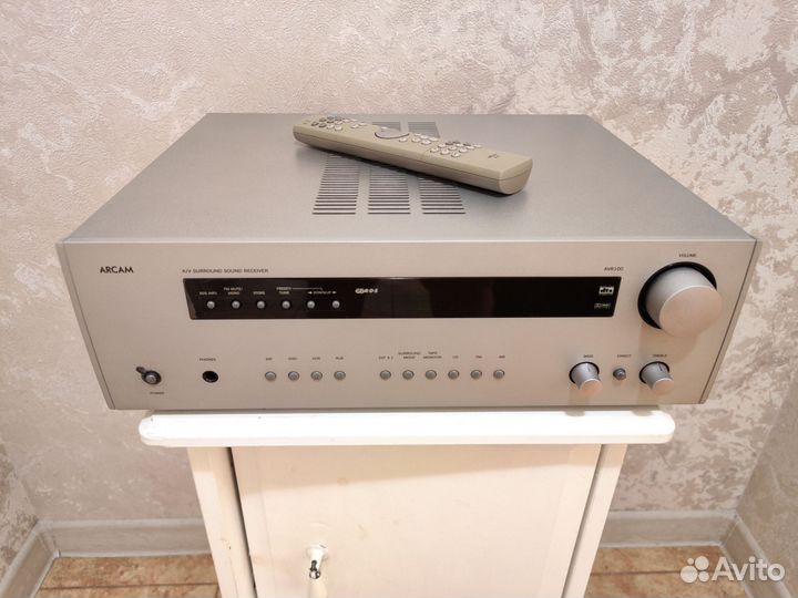 Ресивер Arcam AVR100