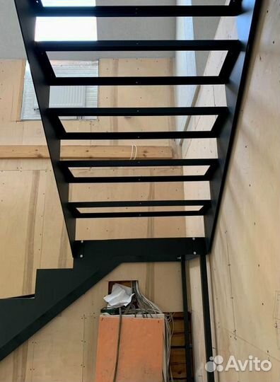 Лестница в дом или квартиру