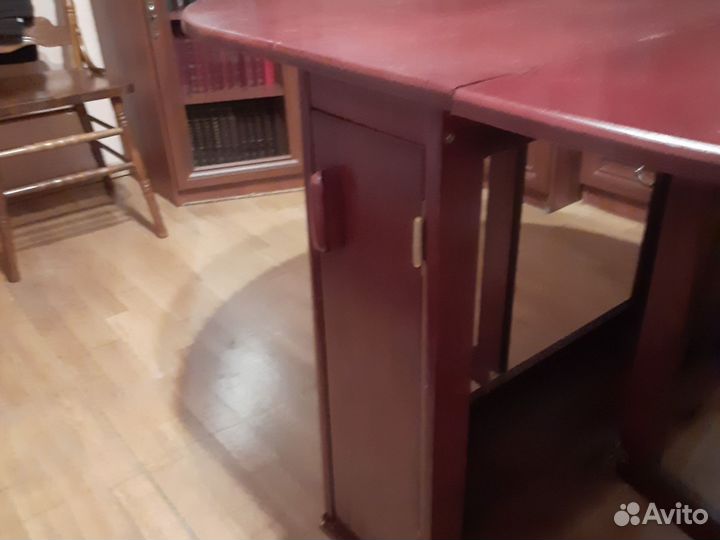 Стол раскладной и 4 стула