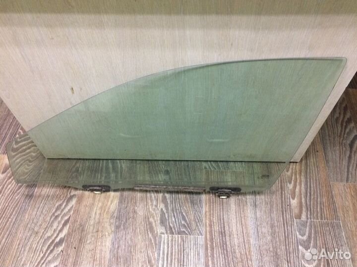 Стекло передней левой двери Toyota Corolla E12 120