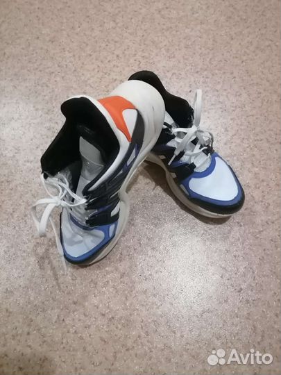 Кроссовки женские 37 размер