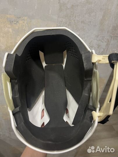 Хоккейный шлем