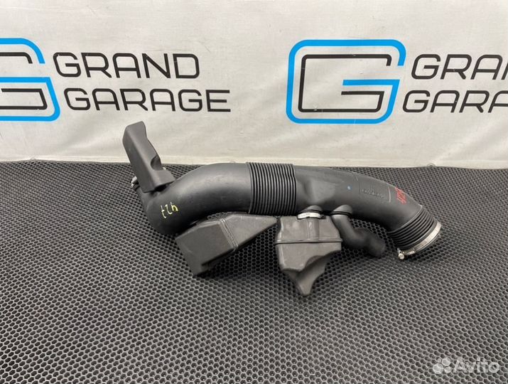 Патрубок воздушный Volvo Xc70 BZ B6324S 3.2 2008