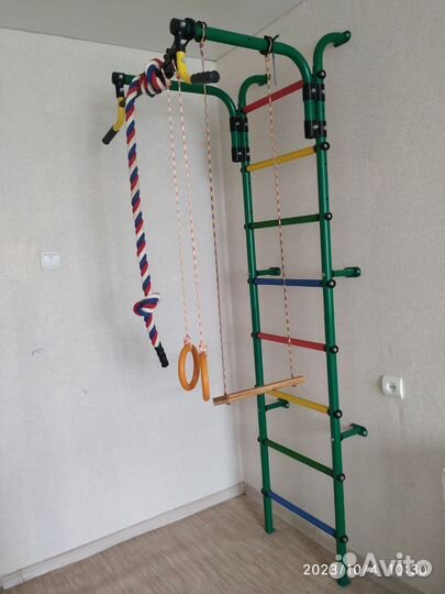 Шведская стенка с турником