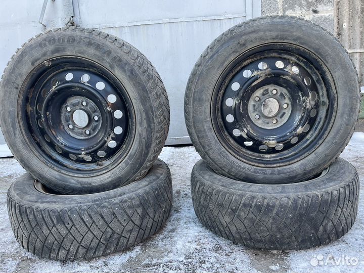Goodyear Ultragrip Ice Arctic 205/60 R16