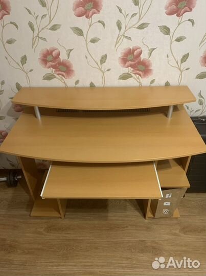Компьютерный столик IKEA