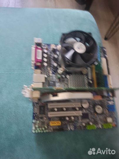 Материнская плата с процессором и памятью