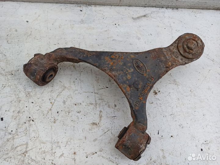 Рычаг передний левый верхний