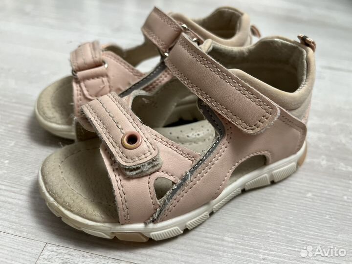 Сандалии для девочки