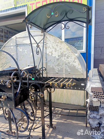 Мангал с крышей