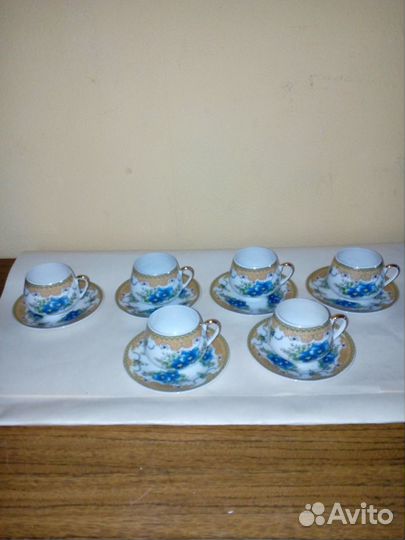 Чашки с блюдцами