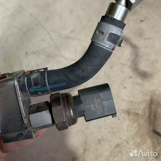 Трубка топливная Audi A8 D4 (4H)