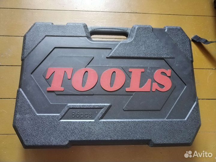 Набор инструментов для авто в чемодане