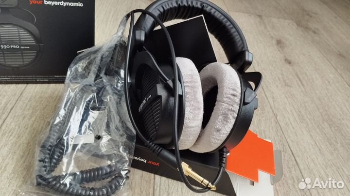 Наушники beyerdynamic DT 990 PRO