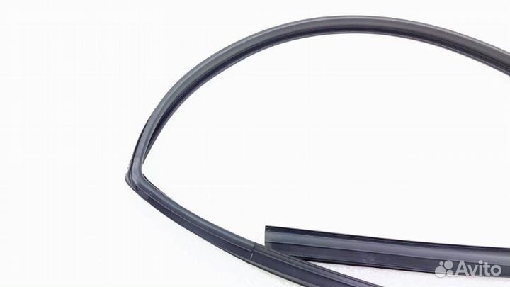 Уплотнитель стекла двери передний правый Hyundai