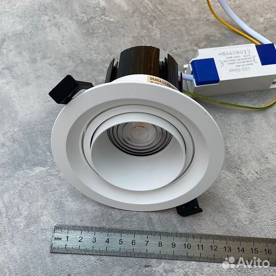 Встраиваемый светильник Maytoni белый новый