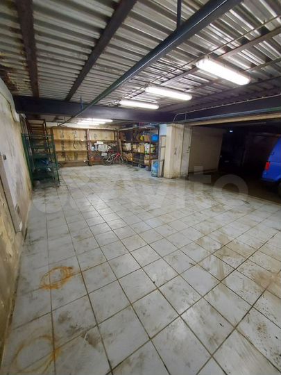 Гараж, > 30 м²