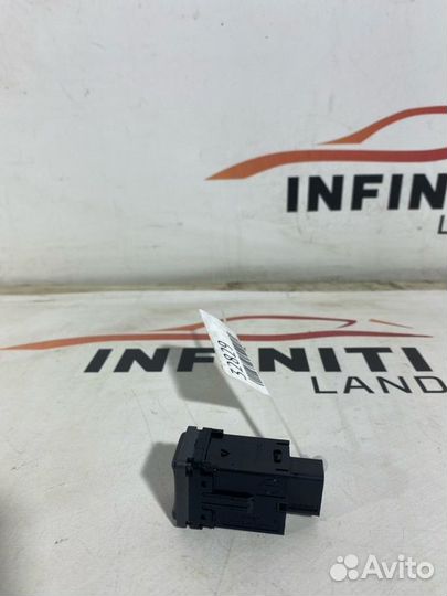 Кнопка блокировка крышки багажника Infiniti Qx60