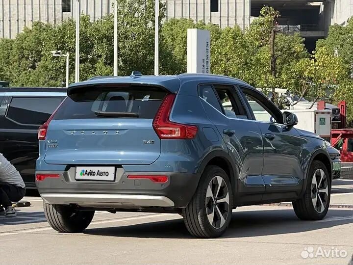 Volvo XC40 2.0 AMT, 2022, 5 600 км