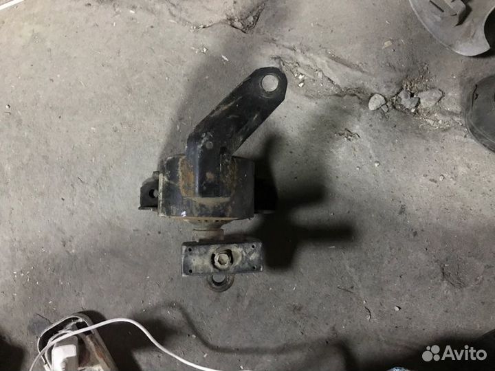 Подушка двигателя передняя правая Toyota Carina