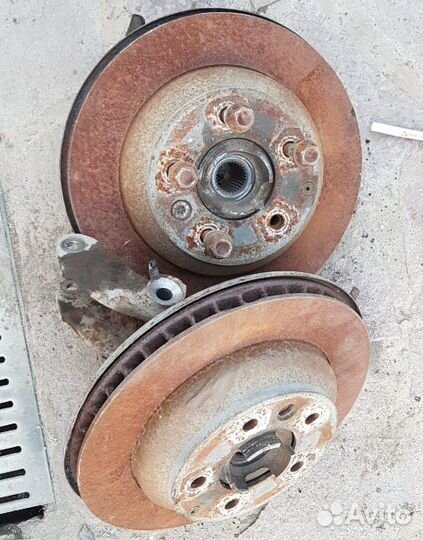 Кулак задний Cayenne 955 957 Каен Туарег цапфа