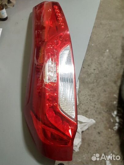 Задний фонарь на Nissan x-treil