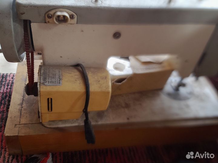Швейная машинка Чайка 143