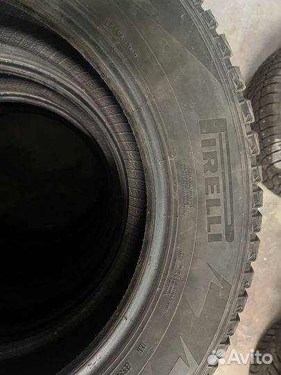 Pirelli Ice Zero 2 215/65 R17 60T