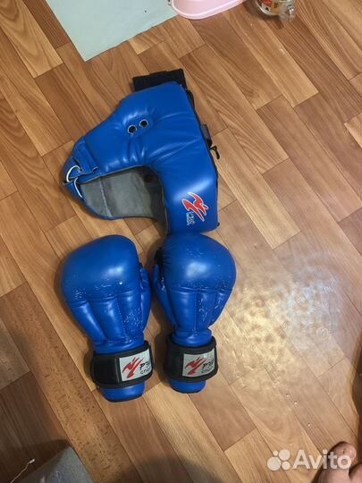 Боксерские перчатки