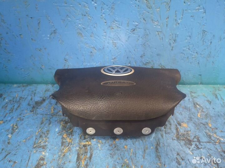 Подушка безопасности водителя Volkswagen Passat B5