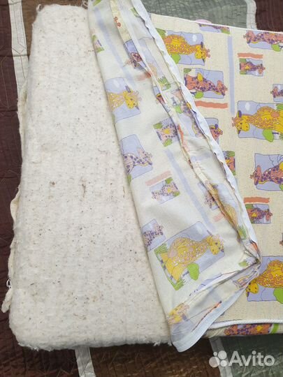 Детская кроватка с маятником