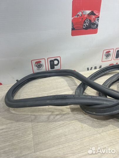 Уплотнитель багажника Audi A8