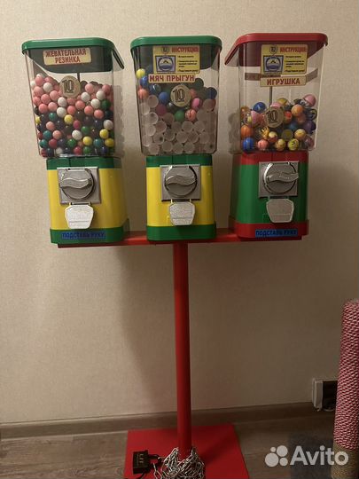 Автомат для жевачек и мячей пригун