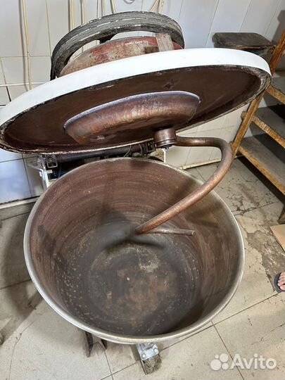 Тестомесильная машина