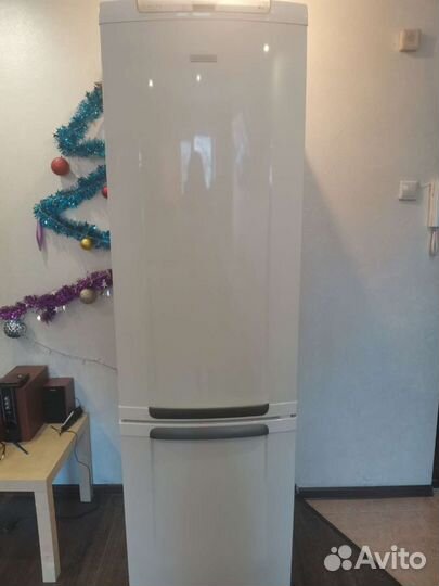 Продам холодильник Electrolux бу
