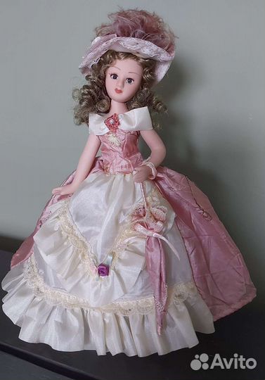 Кукла фарфоровая коллекционная