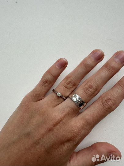 Золотое кольцо с бриллиантом 14,5 размер