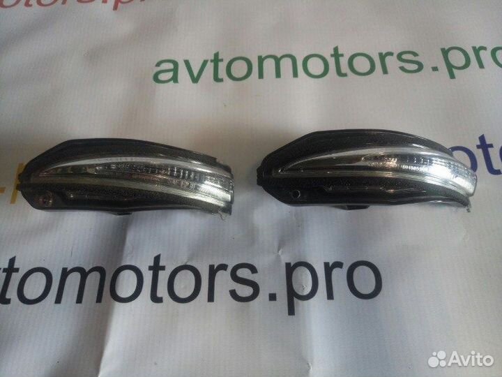 Повторитель поворота в зеркало левый Toyota Rav4