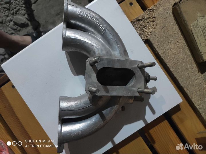 Колектор впускной