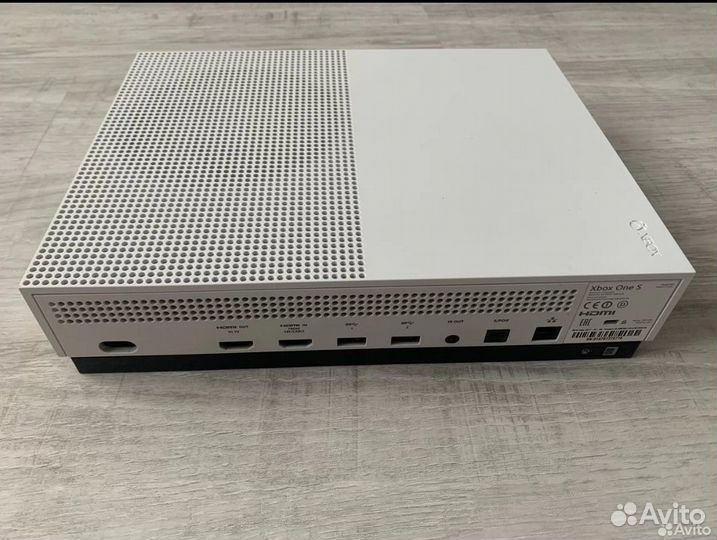 Xbox One s 1tb с игрой